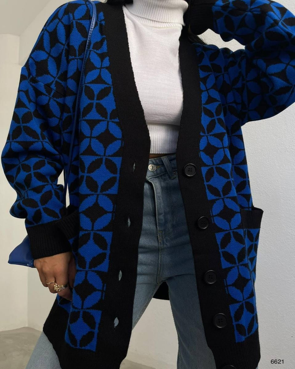 ElysMode Cardigan Copy of Plaid Patterned Cardigan